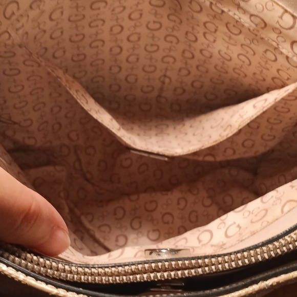 Guess Signature Beige Women Bag With Chain Handles - Picture 12 of 15